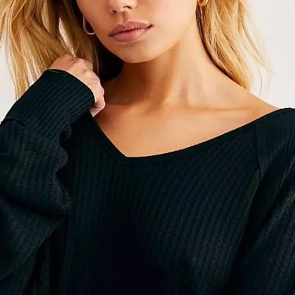 FREE PEOPLE Santa Clara MSRP $78 Women’s large black waffle knit v-neck pullover - Picture 12 of 13